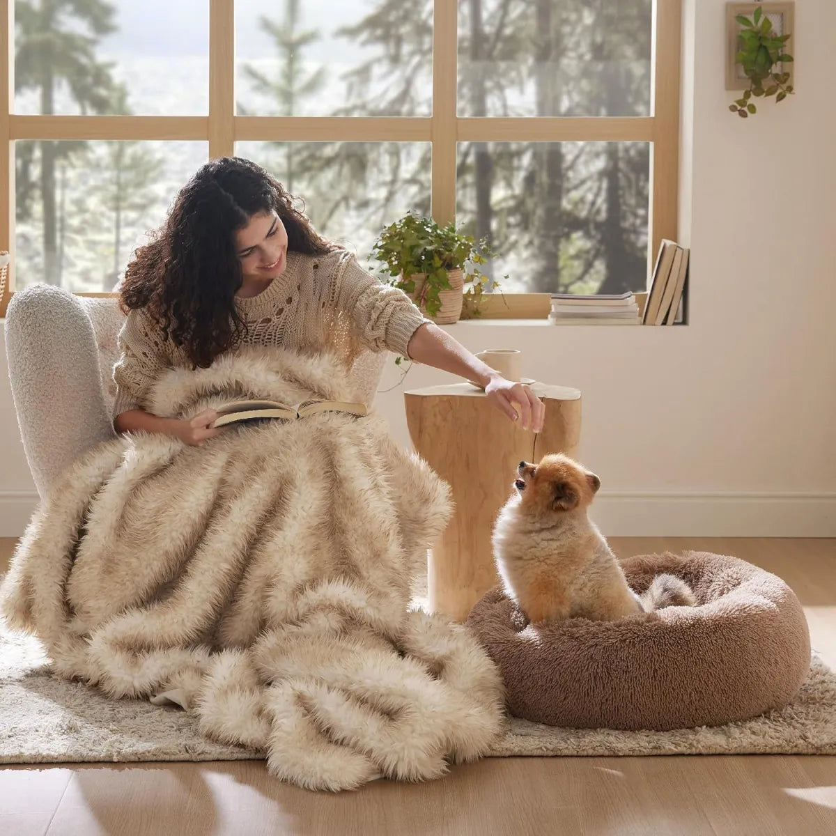 Vostara Round Fluffy Plush Pet Bed
